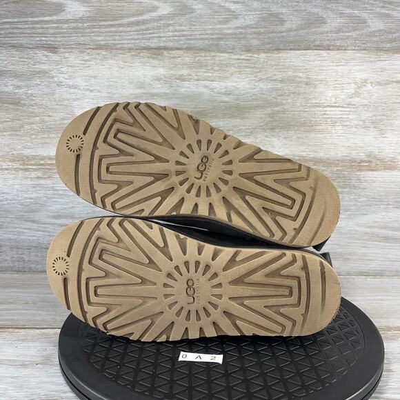 UGG Women’s Auburn Serape Water-resistant Gray Leather Short Boots Size 6 - Picture 9 of 9